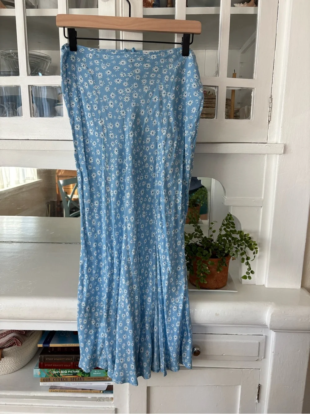 August Sky Blue Daisy Print Midi Skirt - Picture 1 of 6